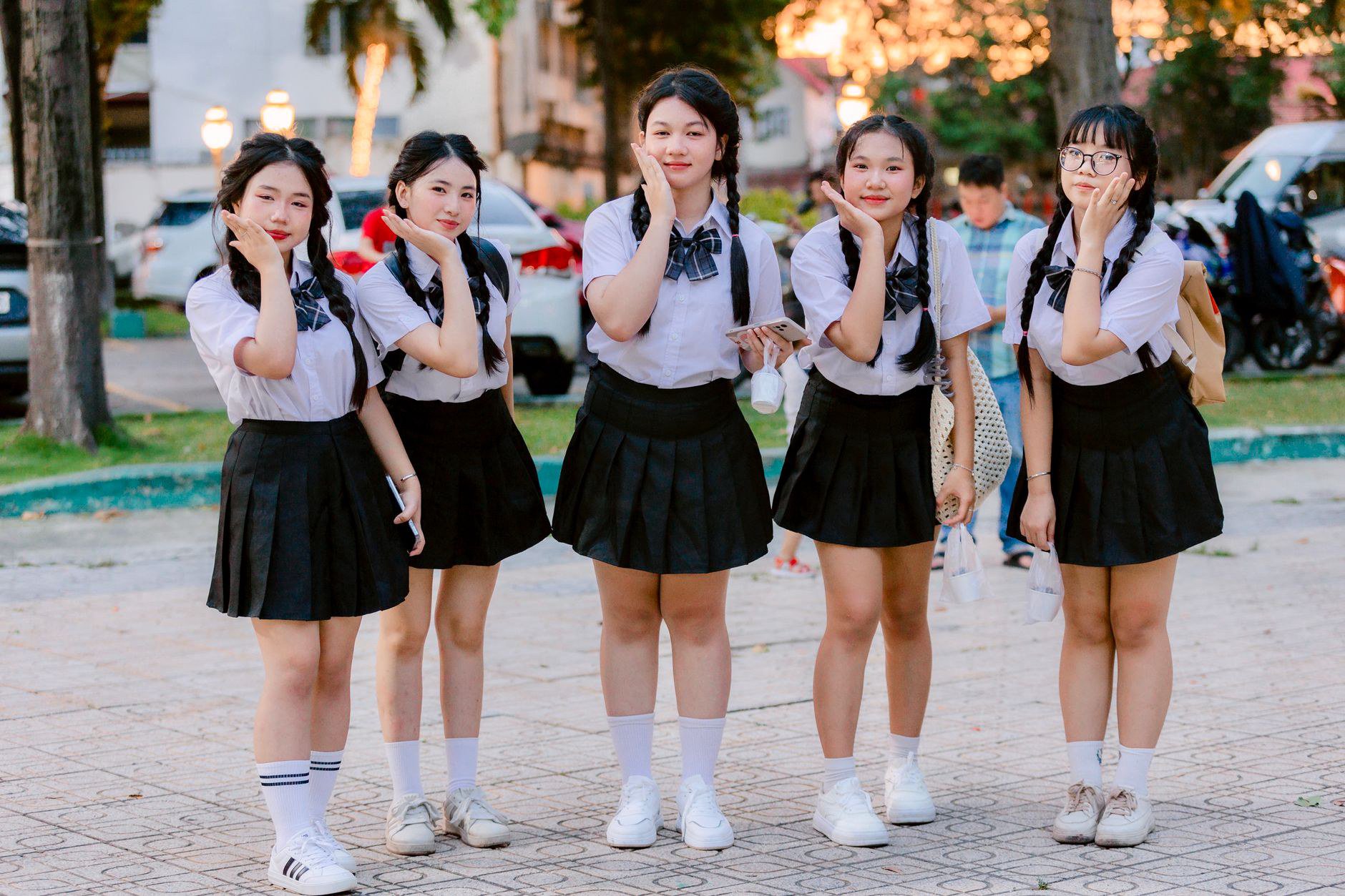 Sai lầm 1: Chỉ nhìn ảnh mẫu mà bỏ qua chất liệu vải Sai lầm 1: Chỉ nhìn ảnh mẫu mà bỏ qua chất liệu vải